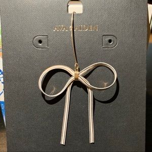 SINGLE Bow Drop Earring